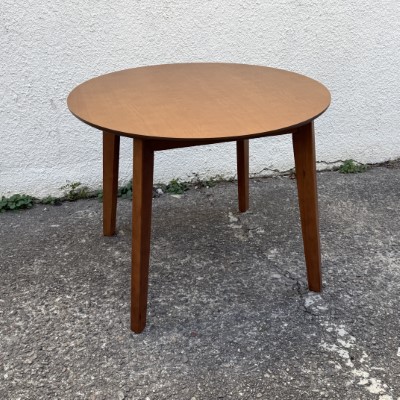 �_�C�j���O�e�[�u�� DStorage