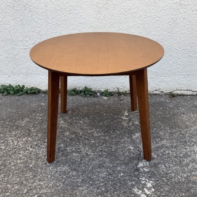 �_�C�j���O�e�[�u�� DStorage